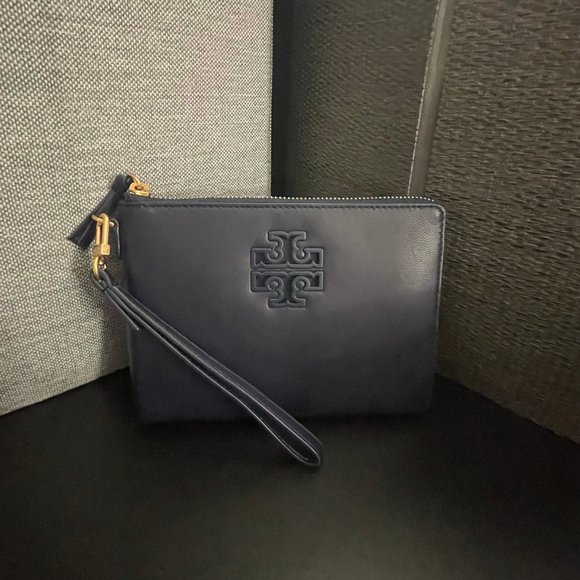 Tory Burch Handbags - Tory Burch Lily Large Zip Pouch - NWOT